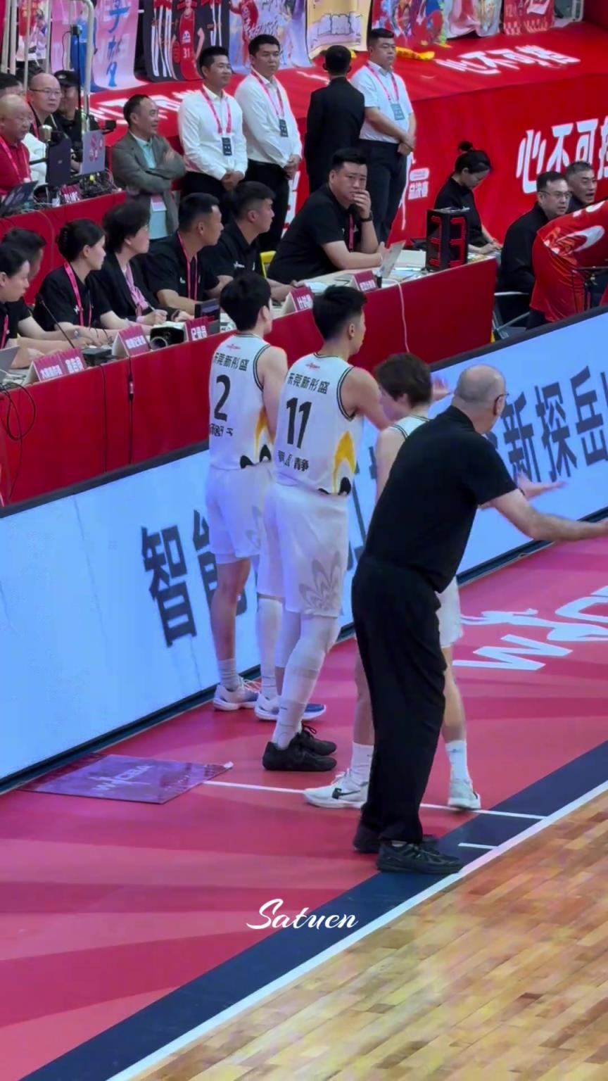 無奈的一家三口！絕望的教練，氣瘋了的皮總！