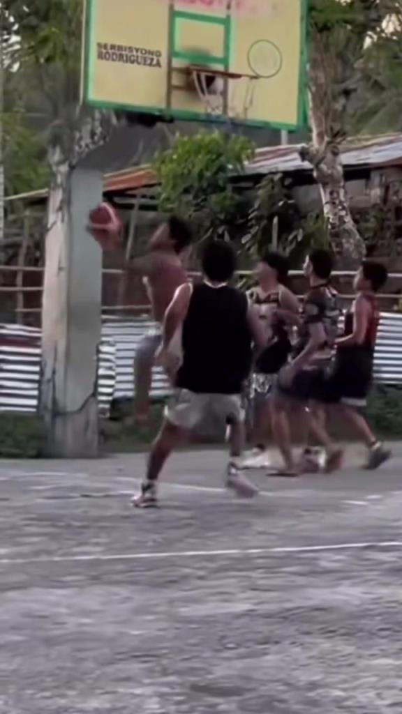 我都準(zhǔn)備好嘲笑他了，結(jié)果被他帥到了