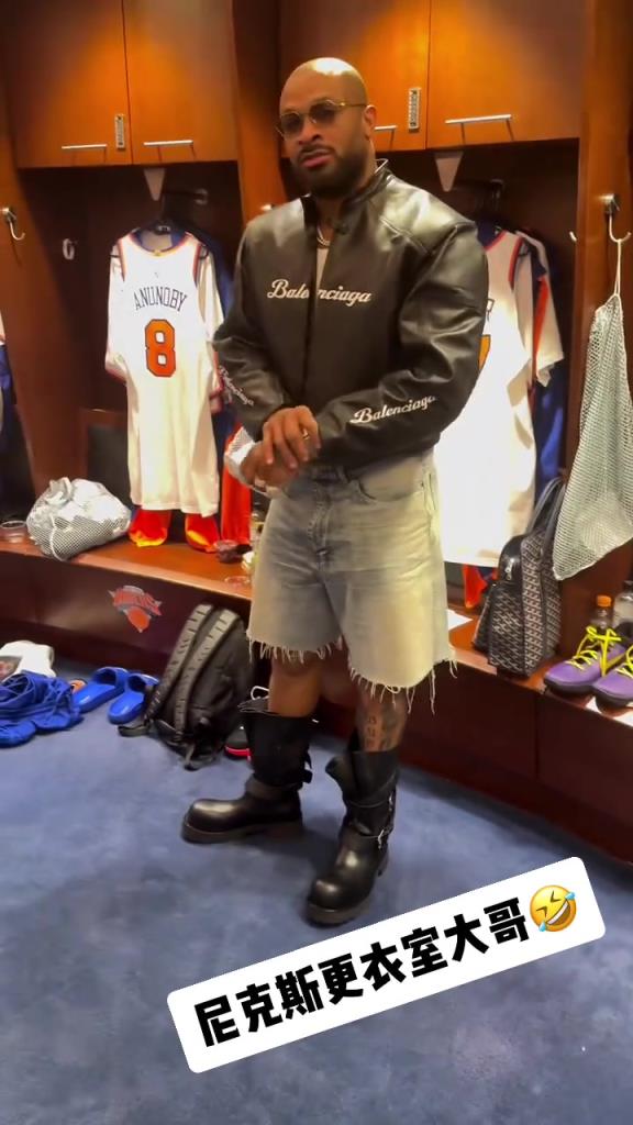 這身就有點看不懂了！“鞋王”塔克今日上腳大頭皮靴