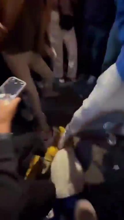 驚！尼克斯大勝步行者后，哈利伯頓遭主場球迷群毆